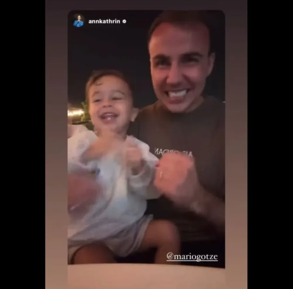 El festejo de Mario Gotze y su hijo