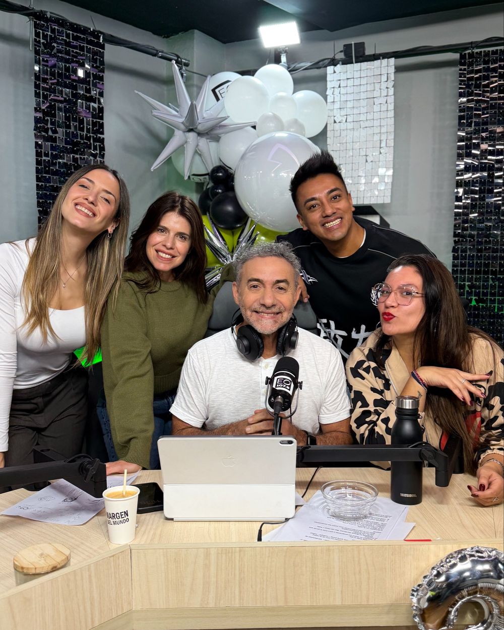 Luis Majul y equipo celebran los 3 años de El Observador 107.9.