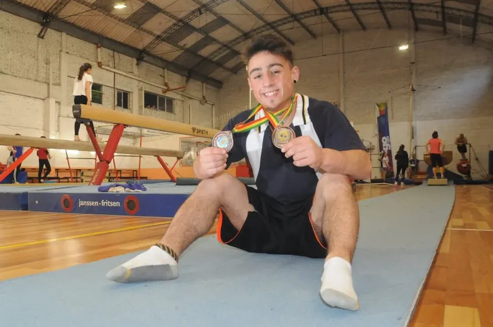 Cuando ganó el bronce en la prueba de suelo lloró de emoción.