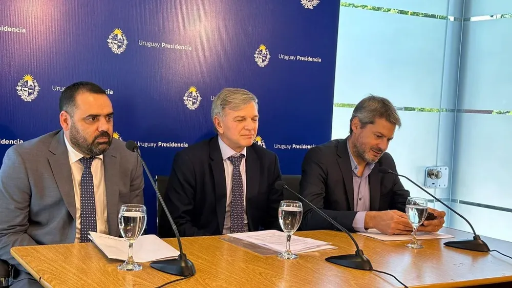 César Ramírez (Paraguay), Sebastián Bauzá (Uruguay) y Matías Lammens (Argentina) tras la reunión