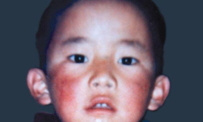 Esta es la única imagen disponible de Gedhun Choekyi Nyima, la "reencarnación" del segundo líder más importante del budismo tibetano.