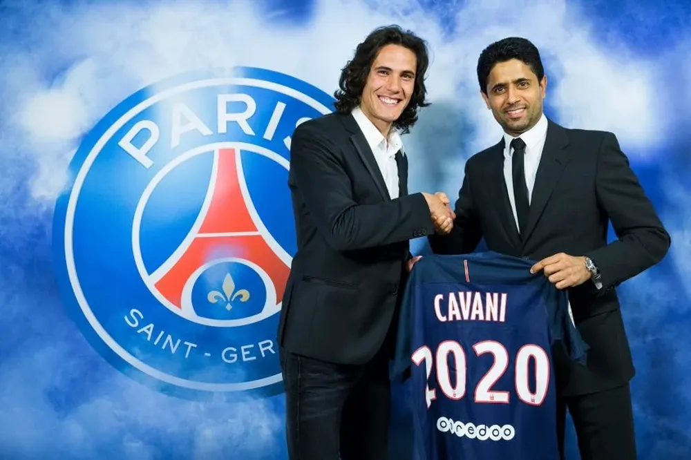 Cavani con el patrón de PSG