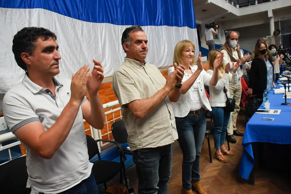 Los precandidatos del Frente amplio: Andrés Lima, Yamandú Orsi y Carolina Cosse