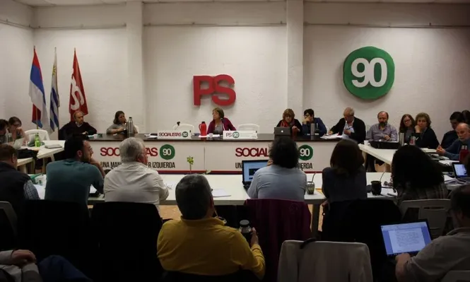 Partido Socialista decide entre tres candidatos para la sucesión de Civila, quien no integrará listas
