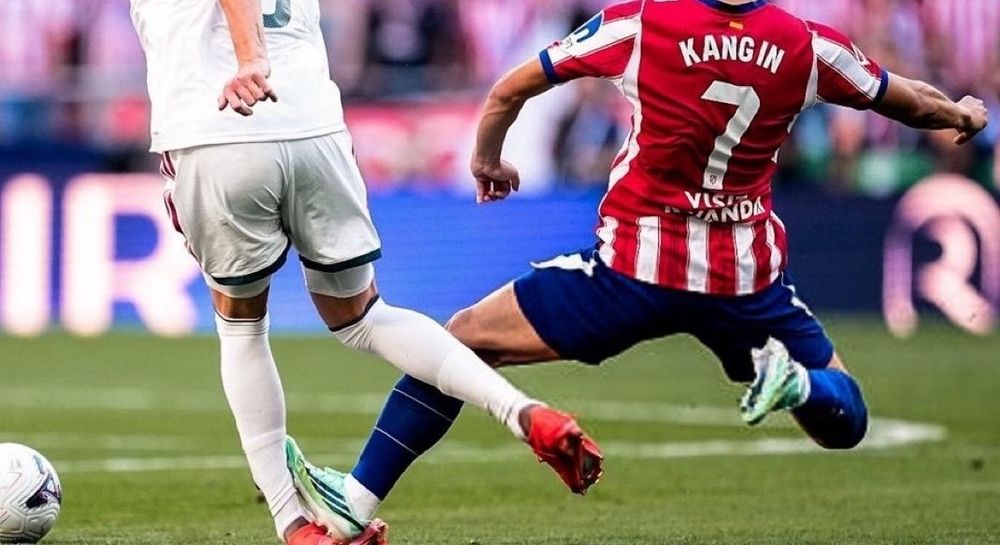El patadón de Kang In-Lee de Atlético de Madrid sobre Federico Valverde en el clásico Atlético de Madrid vs Real Madrid por LaLiga de España