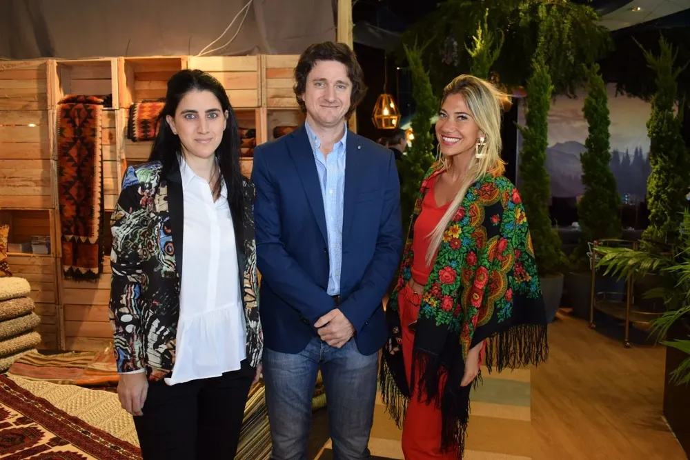Johana y Nicolás Caraptsias y Lucia Bemaor
