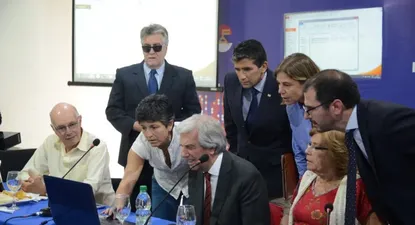 secretariado del fa elabora propuesta impositiva y productiva