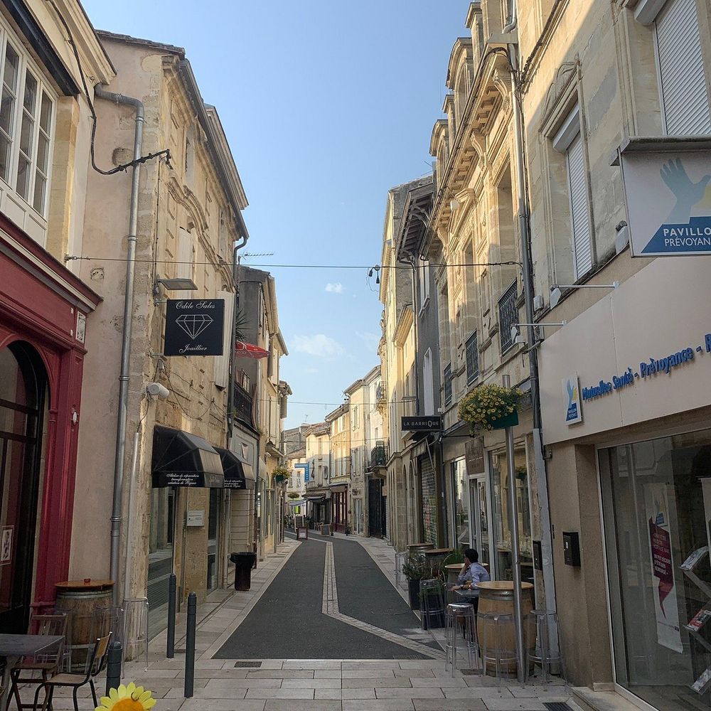 El Ayuntamiento francés que paga 60 euros a los jóvenes que realizan tareas municipales.