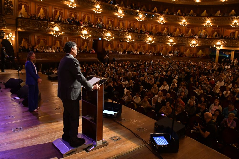 En una emotiva ceremonia en el Teatro Colón, Macri y Muzzio dieron a conocer el Primer Plan Integral de Discapacidad.