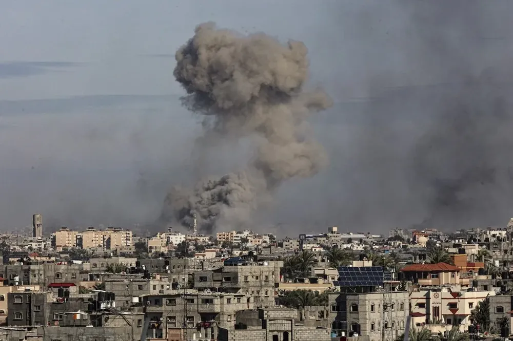 Los bombardeos israelíes sobre la Franja de Gaza dejaron al menos 23.843 muertos hasta ahora, en su mayoría mujeres y menores.