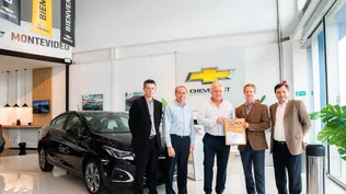 Eduardo Amigo (Gerente de Ventas de Chevrolet Montevideo) , Gustavo Colossi (Director de Ventas y Operaciones para Chile, Uruguay, Paraguay y Bolivia.), Alfredo Lempert (Director de Grupo Fiancar), Richard Lempert (Director de Grupo Fiancar) y Claudio D’Agostini (Gerente General de General Motors Uruguay)