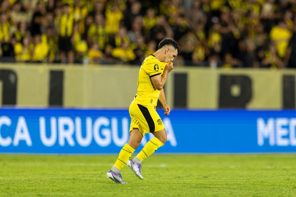 Leonardo Fernández festeja su gol ante Deportivo Maldonado