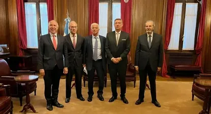 Cúneo Libarona junto a los ministros.