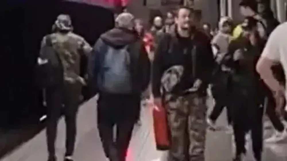 Momento de la reyerta en el metro de Barcelona