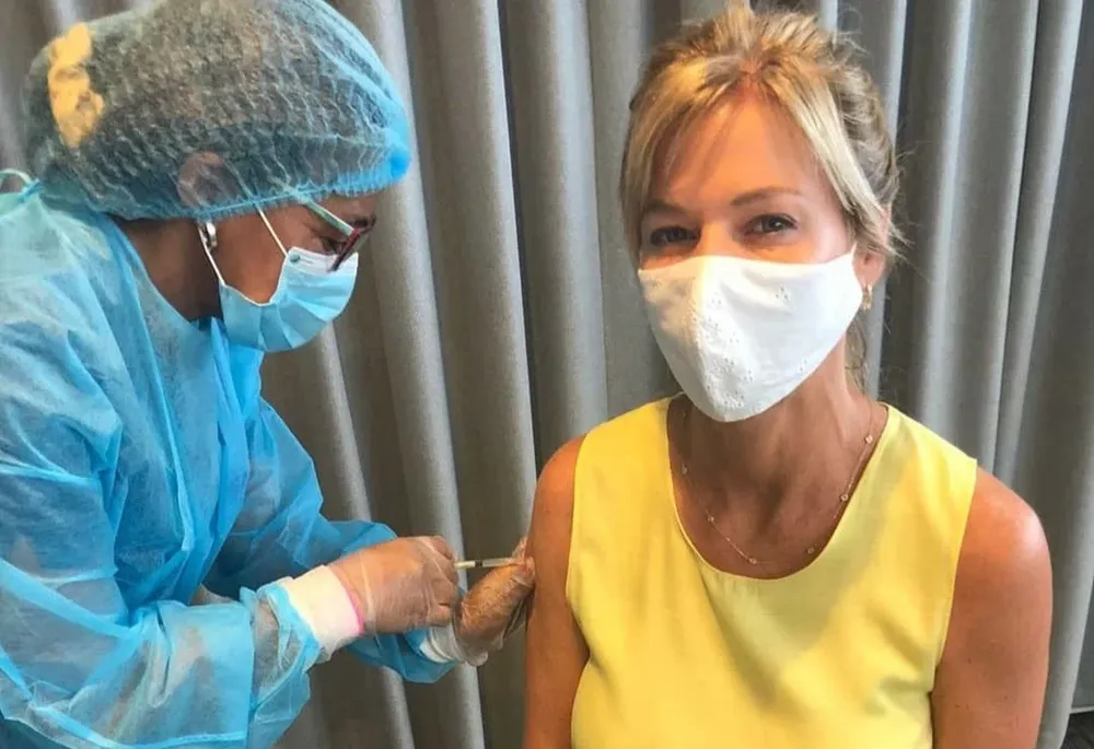 Lorena Ponce de León recibió la vacuna este martes en el Antel Arena
