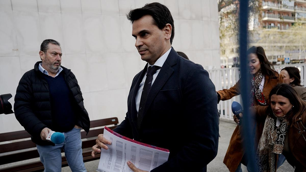 Alberto González Amador, ingresando a Tribunales.