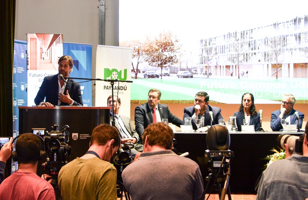 Luis Lacalle Pou dando su discurso en el evento