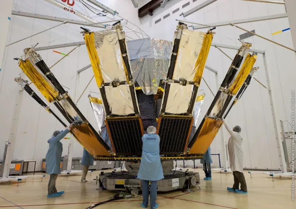 Ingenieros preparan el satélite Gaia para su lanzamiento, previsto para el 19 de diciembre