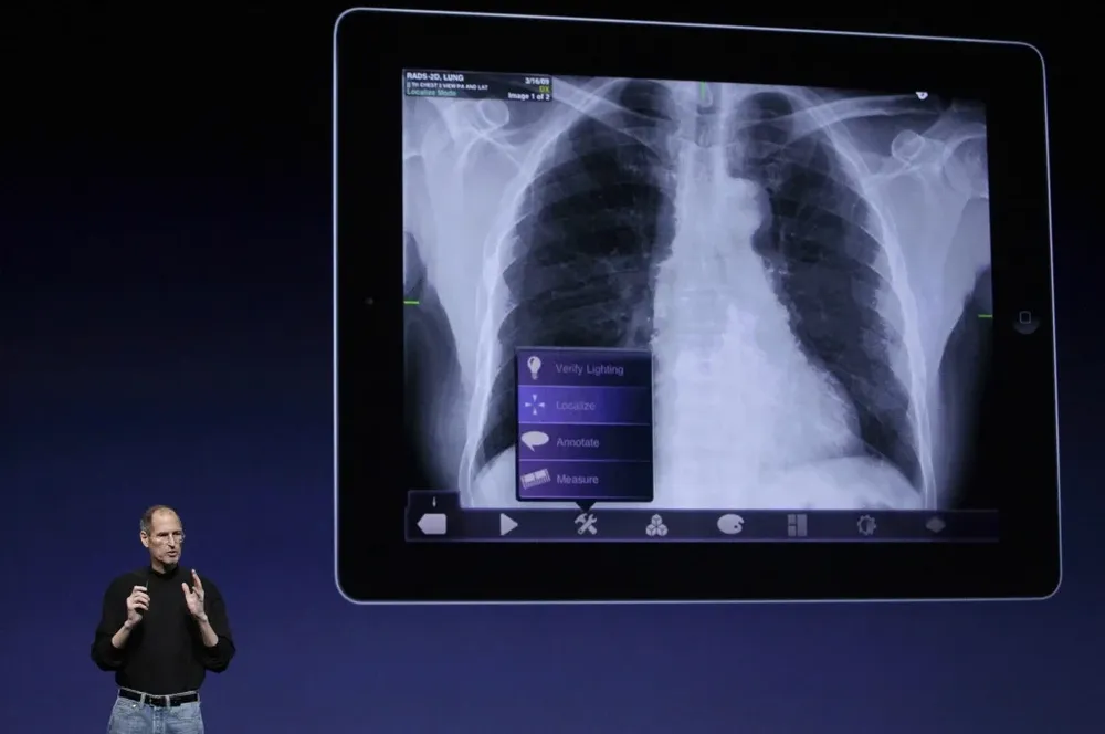 En la presentación del iPad 2, en medio de su licencia por temas de salud