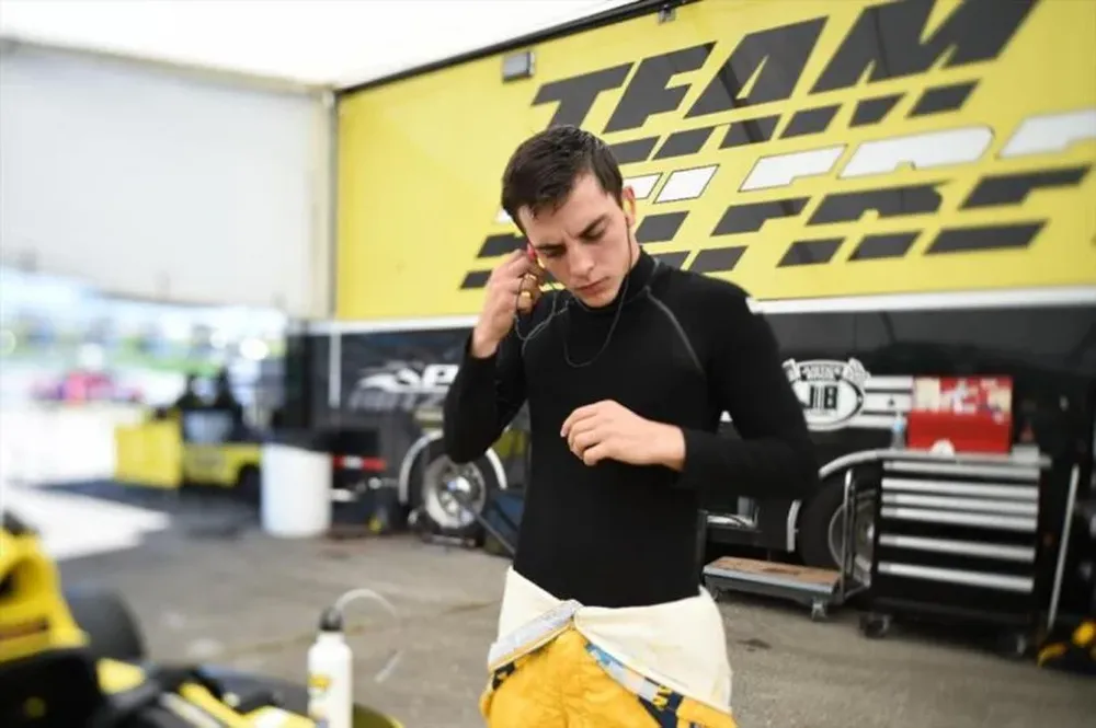 Santiago Urrutia, sigue lìder del Campeonto Pro Mazda en Estados Unidos