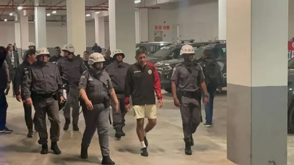 Así se retiró Avellino el martes de noche del estadio en San Pablo