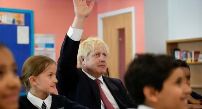 me esforzare por llegar a un acuerdo, promete boris johnson
