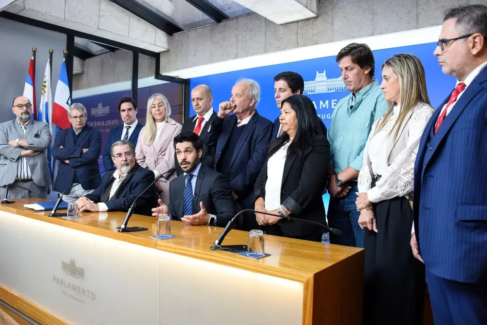 Gustavo Zubía, Andrés Ojeda y Elsa Capillera, entre otro dirigentes que apoyan la precandidatura del abogado penalista