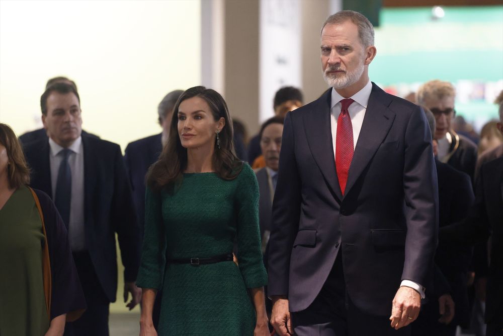 EuropaPress_7339611_i_d_reina_letizia_rey_felipe_vi_45_feria_internacional_arte