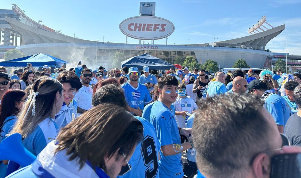 Los hinchas de la selección de Uruguay coparon las afueras del Arrowhead Stadium en Kansas City, previo a Uruguay vs Estados Unidos por la Copa América 2024