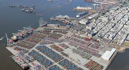 La terminal especializada de contenedores de la empresa belga Katoen Natie en el puerto de Montevideo