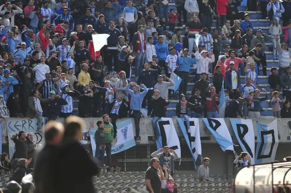 Hinchada de Cerro