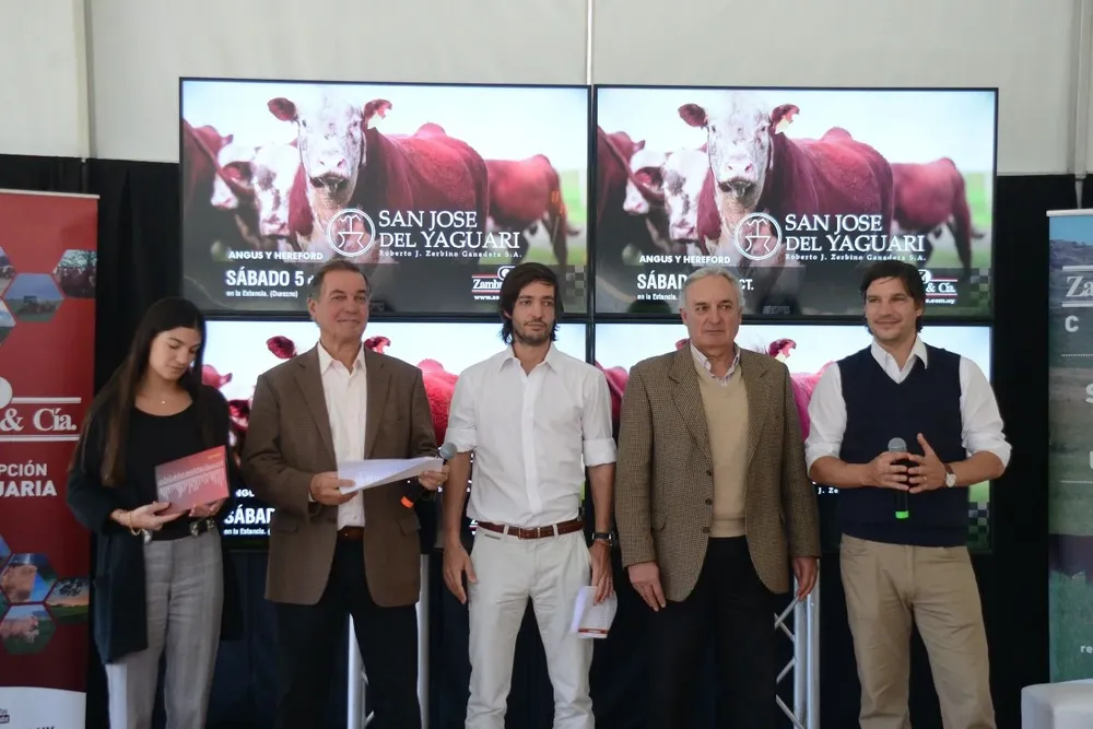 El remate se hará mañana en la cabaña.