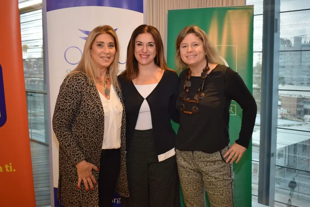 Elena Tejeira, Anabela Aldaz y Andrea Bellolio