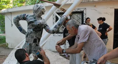 El Observador | Vecinos trabajan decorando el tablado Monte de la Francesa