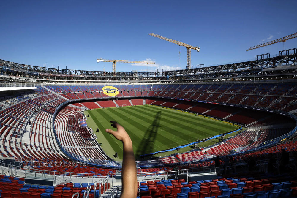 Furor en el Spotify Camp Nou tras el regreso del FC Barcelona tras 894 días. EFE