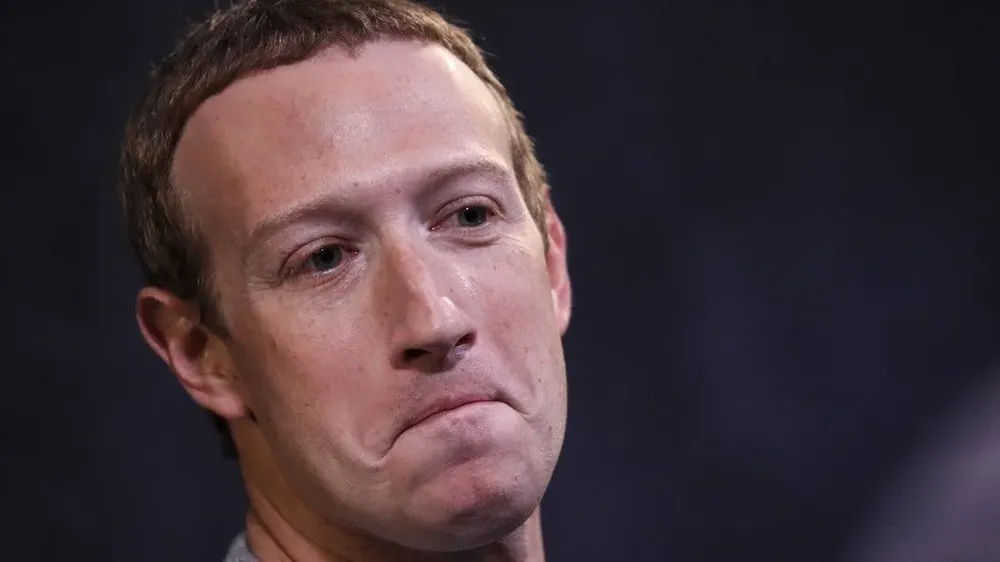 El presidente ejecutivo de Facebook, Mark Zuckerberg, maneja cuatro de las aplicaciones más descargadas de la última década.
