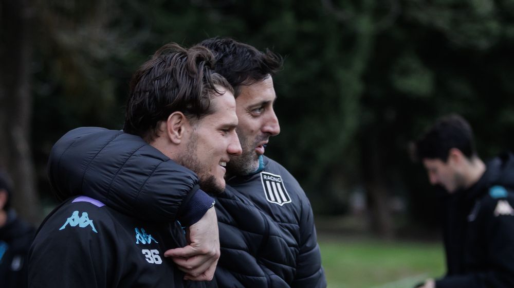 Diego Milito en la práctica de Racing