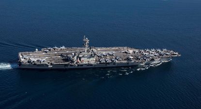 La flota está liderada por el portaaviones Abraham Lincoln (Imagen de archivo).