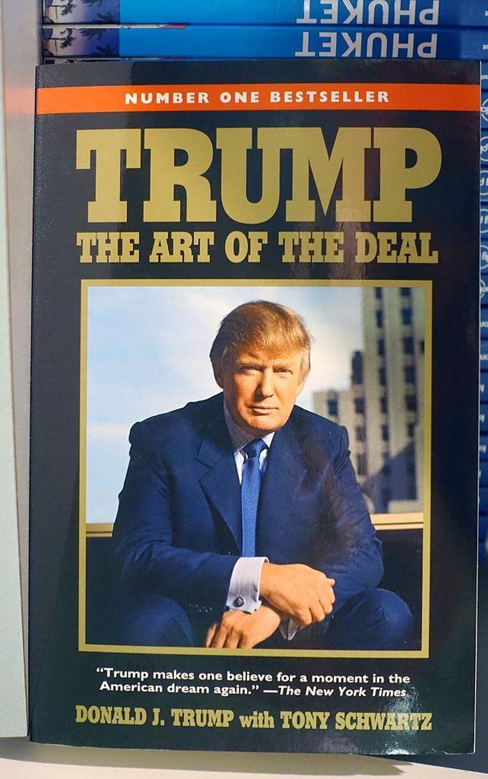 Muchos analistas afirman que Trump aplica a la política su estrategia como empresario, plasmada en su libro "El arte de la negociación".