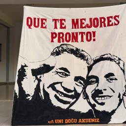 La bandera que le hicieron hinchas de Galatasaray a Lucas Torreira La bandera que le hicieron hinchas de Galatasaray a Lucas Torreira