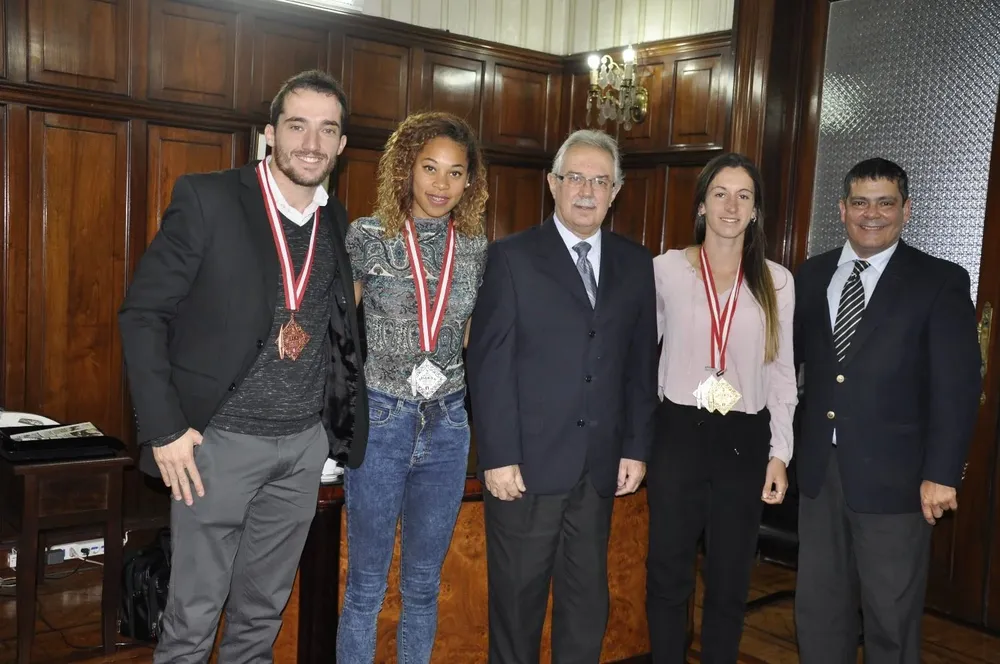 Lasa, Aires y Fernández junto al ministro Menéndez y al presidente de la CAU De Mello