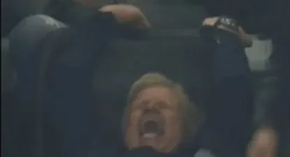 La reacción de bronca de Oliver Kahn cuando Borussia Dortmund le empató en la hora a Bayern Múnich