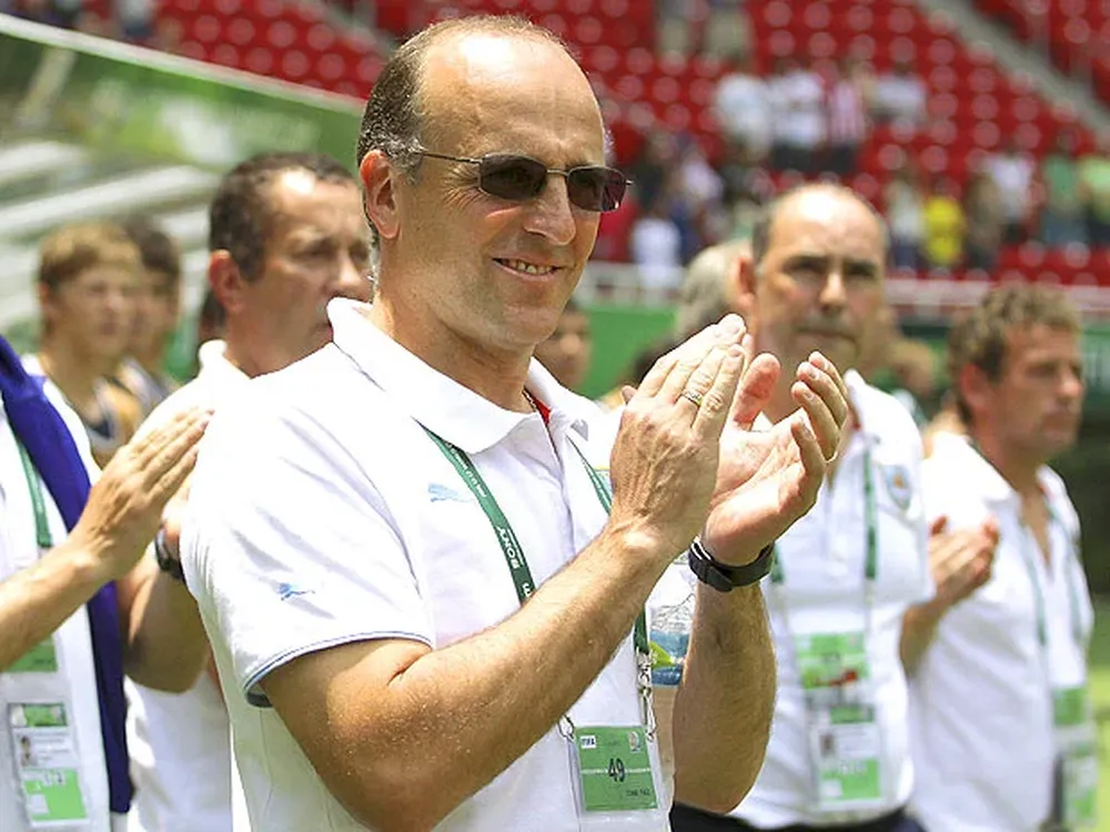 Fabián Coito, dirigiendo a los juveniles celestes