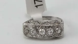 Un Anillo platino con brillantes de 1 quilate.