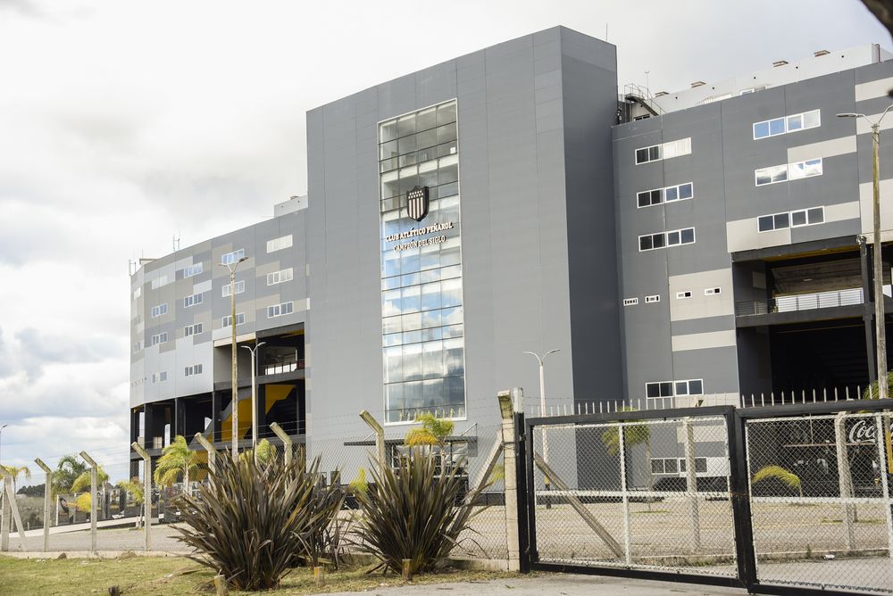 Fachada del estadio Campeón del Siglo