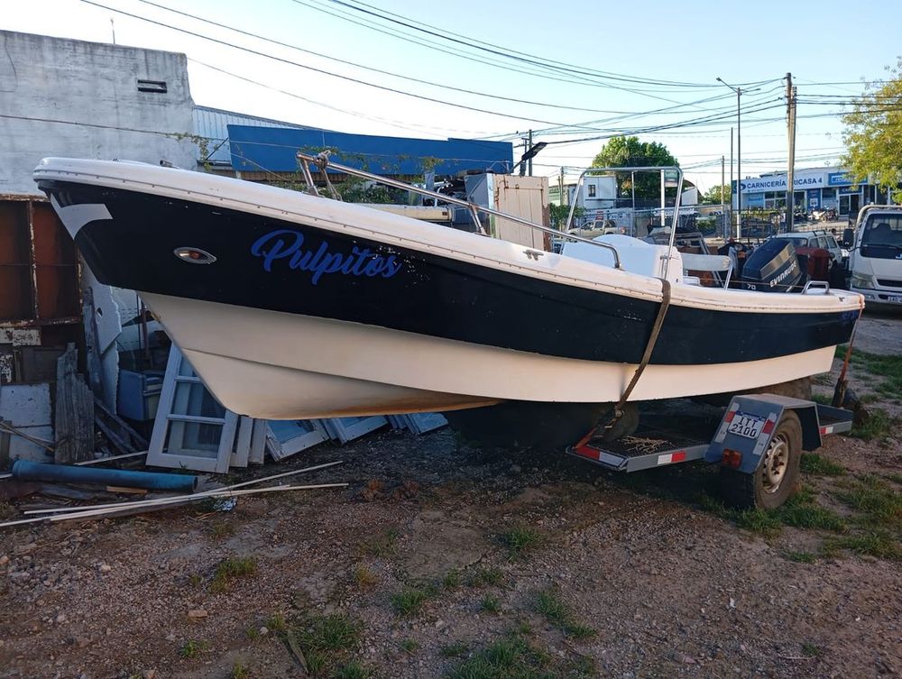 Jolochín remata embarcación con bandera argentina.&nbsp;