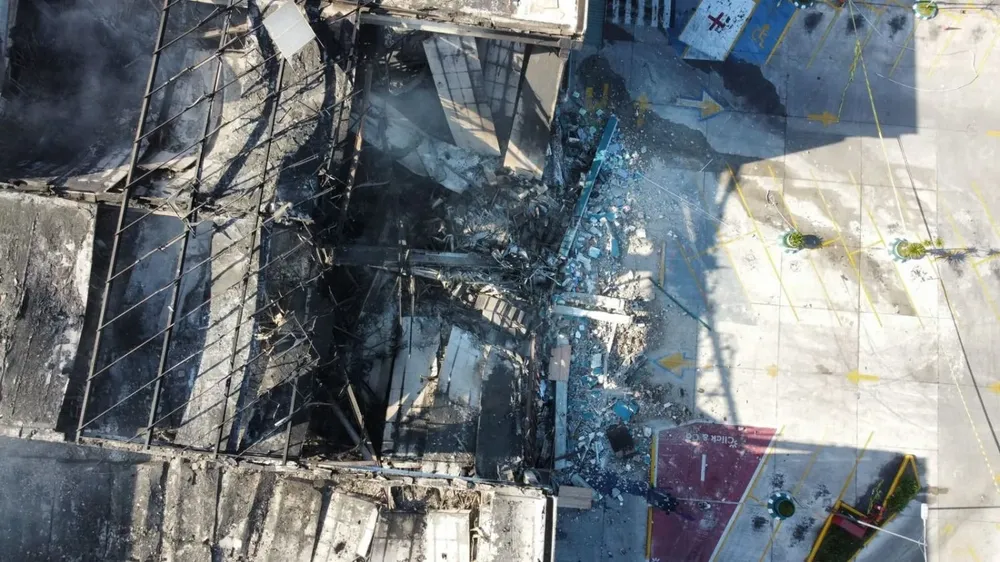 El fuego inició en la madrugada del sábado