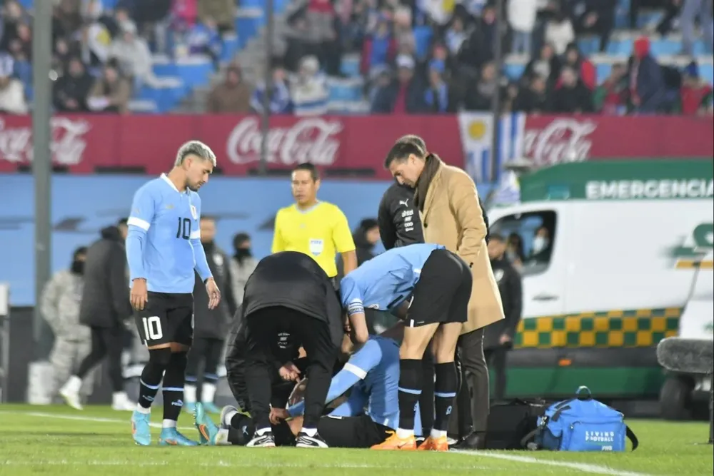 Diego Alonso se preocupa por la lesión de Mathías Olivera