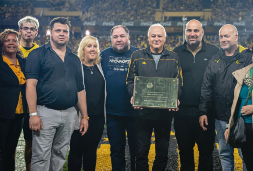 La Junta Departamental de Montevideo homenajeó a Peñarol por los 10 años del Estadio Campeón del Siglo
