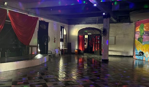 La Policía Federal allanó el local nocturno del inmueble cedido en 2018, con fines educativos, a la Universidad de Madres de Plaza de Mayo.